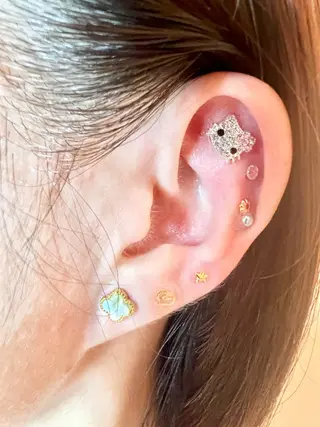 キャンアイドレッシー六本木店所属・MIKA／耳ツボ ／マグネットネイルのネイルデザイン