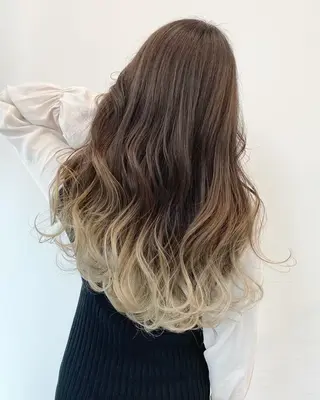 ロング カラー ヘアアレンジ ブリーチカラー デザインカラー　海音のヘアスタイル