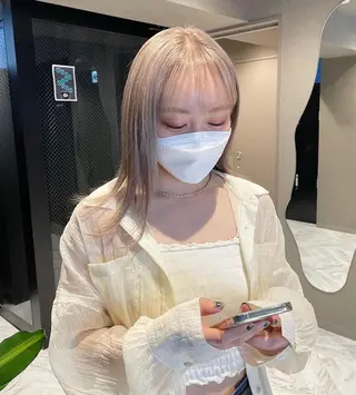 セミロング カラー さと ちはるのヘアスタイル