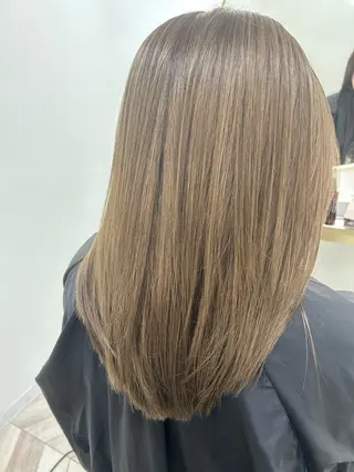 ロング カラー 深谷 真見のヘアスタイル