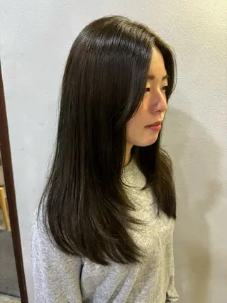 ミディアム カラー mono / Manatoのヘアスタイル