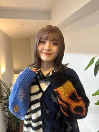 ミディアム カラー ネイル マツエク・マツパ アイブロウ ⭐ハイトーンブリーチ ミルクティーピンクのヘアスタイル