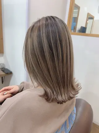 ミディアム 古澤 杏奈のヘアスタイル