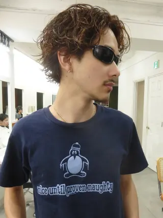 ミディアム パーマ メンズ グランジヘア 無造作ヘアHYUGAのヘアスタイル