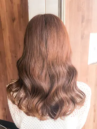 ロング 関 彩花のヘアスタイル