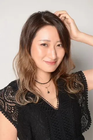 セミロング レイヤー/髪質改善/ ブリーチ/コタケのヘアスタイル