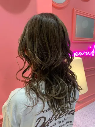 ロング カラー laff 新宿所属・ボブ/ケアパーマ/ レイヤー/縮毛矯正のヘアスタイル