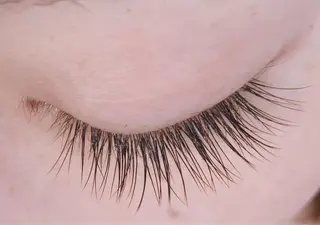 マツエク・マツパ FEERIE AVEDA ARIAKE所属・LUMIA/オーナー 西田わかばのヘアスタイル