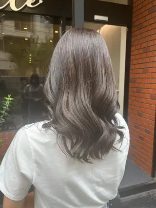 カラー KOKORO 中村 朱里のヘアスタイル