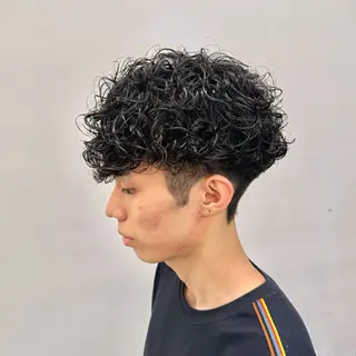 ミディアム パーマ ヘアアレンジ メンズ 顔まわりカット の達人のヘアスタイル