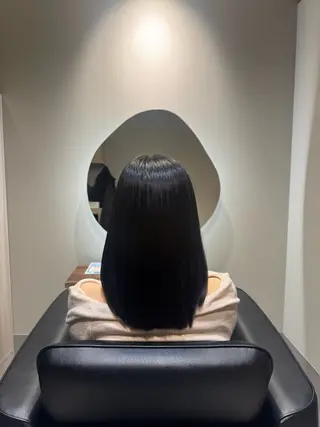 ミディアム NAVY 橋本心 縮毛矯正のヘアスタイル