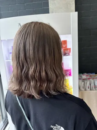 ミディアム カラー ヤマグチ ユキナのヘアスタイル