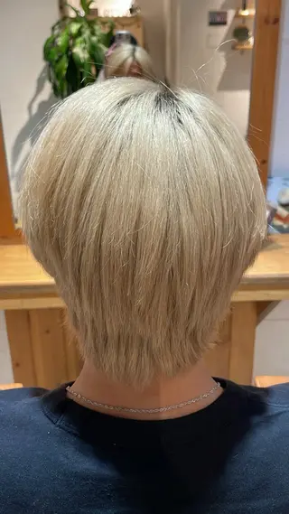 カラー メンズ emu 新宿所属・ケイト🌙 ブリーチカラーのヘアスタイル