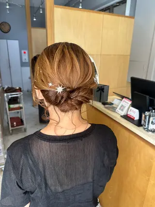ミディアム miloc MOMOKAのヘアスタイル
