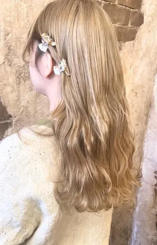 ロング カラー ブリーチ、パーマ 西部笑のヘアスタイル