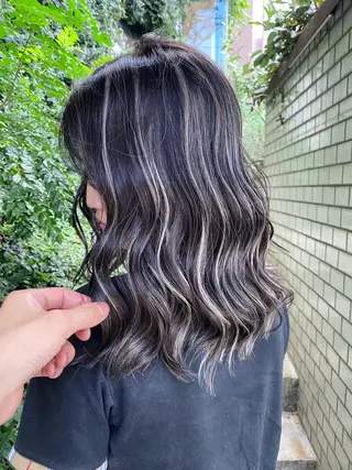 セミロング salowin 原宿 aroa所属・韓国／ハッシュカット ／透明感カラー／金野のヘアスタイル