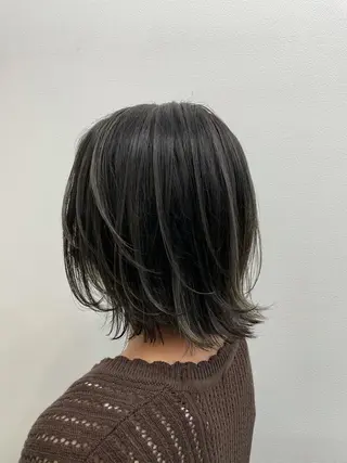 ショート 白いハイライト🤍 タナカリョウスケのヘアスタイル