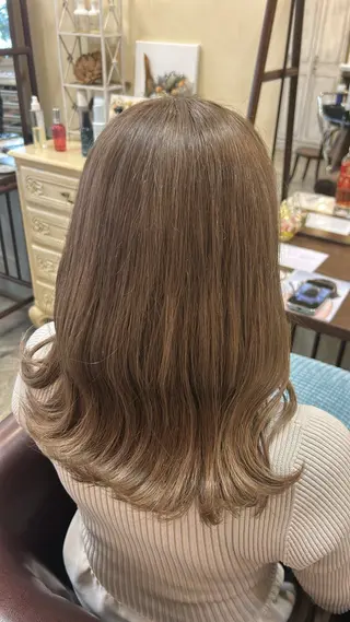 セミロング カラー アオバ / ハイトーンカラーのヘアスタイル