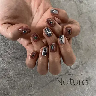 ネイル マツエク・マツパ アイブロウ beautyroom Naturaのネイルデザイン