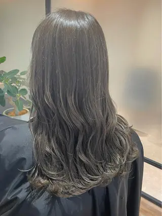 カラー 関 桃子のヘアスタイル