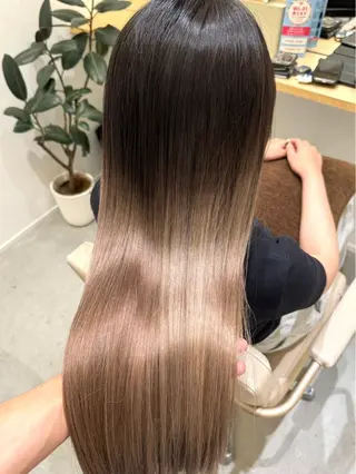 ロング 透明感ダブルカラー/ 諸岡ひばりのヘアスタイル