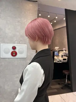 ショート カラー _WHITE 天神店 YUMEKA🐻のヘアスタイル