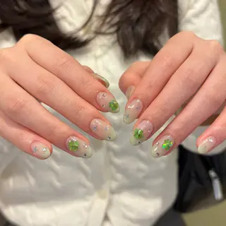 ネイル ⠀ loggy.のネイルデザイン