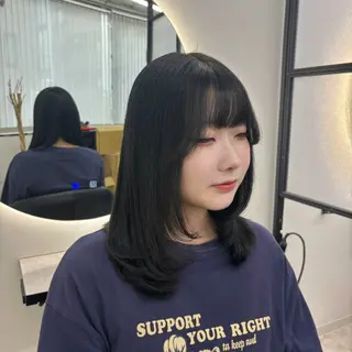 セミロング カラー Ren. 🦋デザインカラーのヘアスタイル