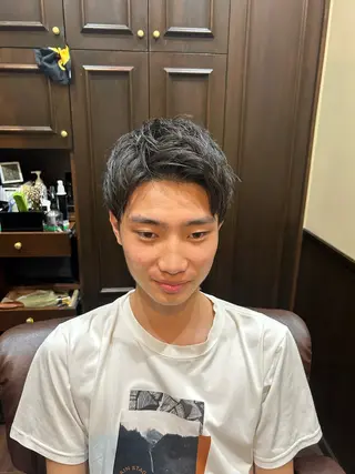 ミディアム 西村 雄斗のヘアスタイル