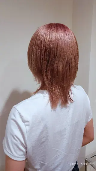 カラー ショート 齊藤 舞風のヘアスタイル