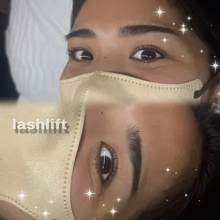 マツエク・マツパ eyelash salon éclat所属・izumi マツエク/パリ/束間のマツエク・マツパデザイン