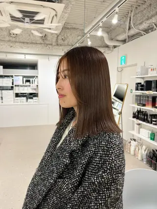 ミディアム カラー 阪本 桃のヘアスタイル