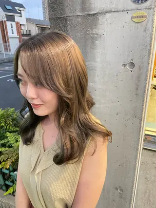 ロング カラー シモダ クルミのヘアスタイル
