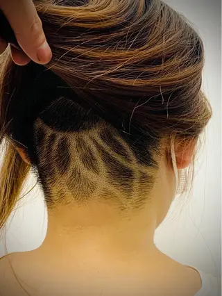 ミディアム KAH所属・Koichi Satoのヘアスタイル