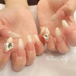 ネイル White lily所属・牧田 雅世のネイルデザイン