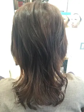 ミディアム セミロング ロング カラー パーマ 透明感♡︎♡︎ 佐々木早苗のヘアスタイル