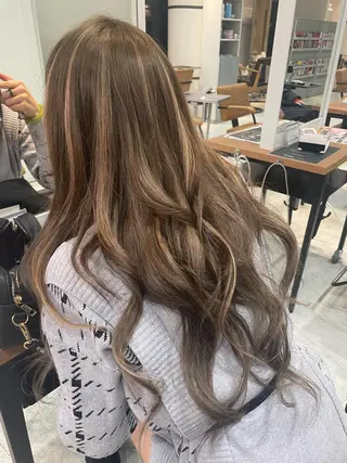 LUNTY NAMBA所属・艶ハイトーン👑♡ NATSUKIのヘアスタイル