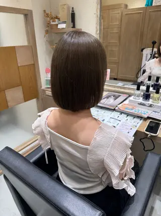 ミディアム レイヤー/顔周り/透 明感カラー/うる艶のヘアスタイル