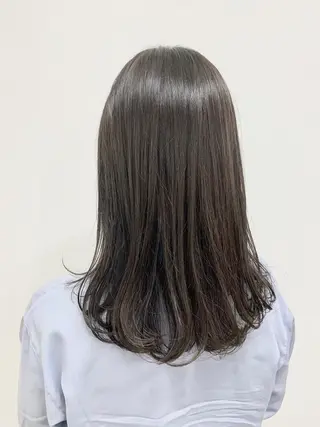 ミディアム カラー 色白に見える暗髪 梅田・増田のヘアスタイル