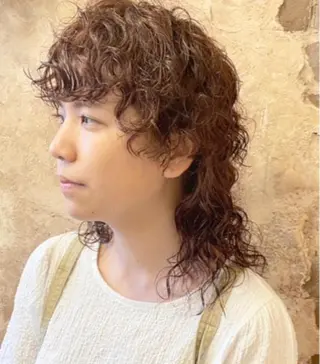 ミディアム パーマ ブリーチ、パーマ 西部笑のヘアスタイル