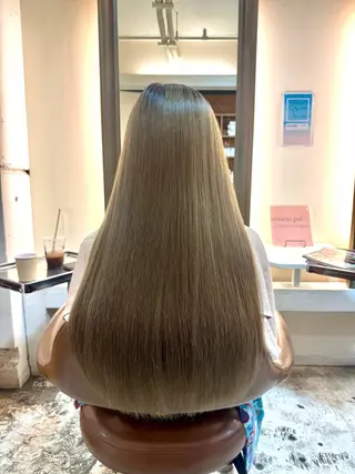 ロング タツキ／レイヤー／ パーマ／艶カラーのヘアスタイル