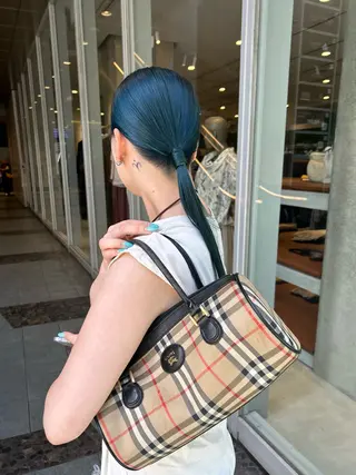 セミロング カラー DOULAQ所属・AKO .のヘアスタイル