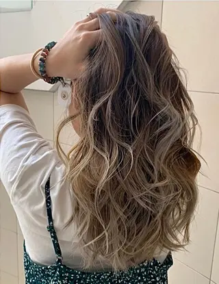 セミロング カラー ☁Neolive .Ayana✂️のヘアスタイル