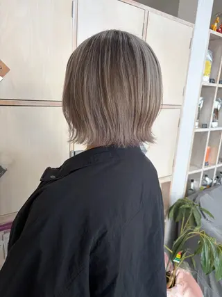 ショート カラー 生尾 虹水のヘアスタイル