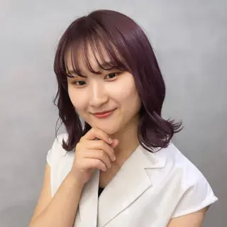 ミディアム Rui/透明感カラー 暖色/レイヤーカットのヘアスタイル