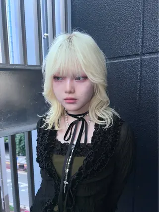 セミロング カラー naito/ブリーチ /エクステ/縮毛のヘアスタイル