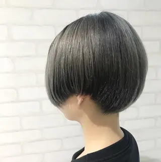 ショート カラー 高木 麻知子のヘアスタイル