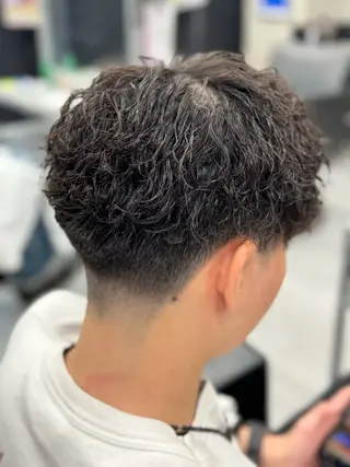 ミディアム パーマ メンズ Buzzy 大畠　慎三郎のヘアスタイル