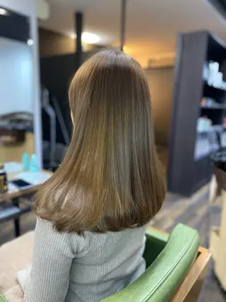 セミロング カラー ハラ ルイスのヘアスタイル