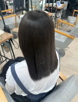 ミディアム Afinar／ Yuzumiのヘアスタイル